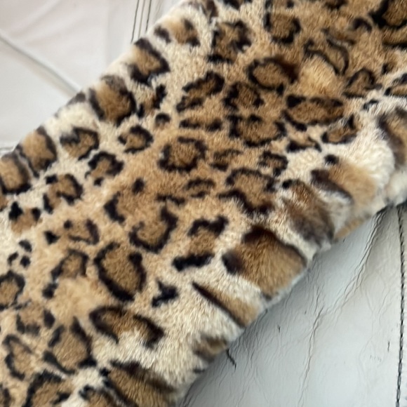 The cashmere project leopard print wrap/scarf — NWT $98 retail - Picture 9 of 10